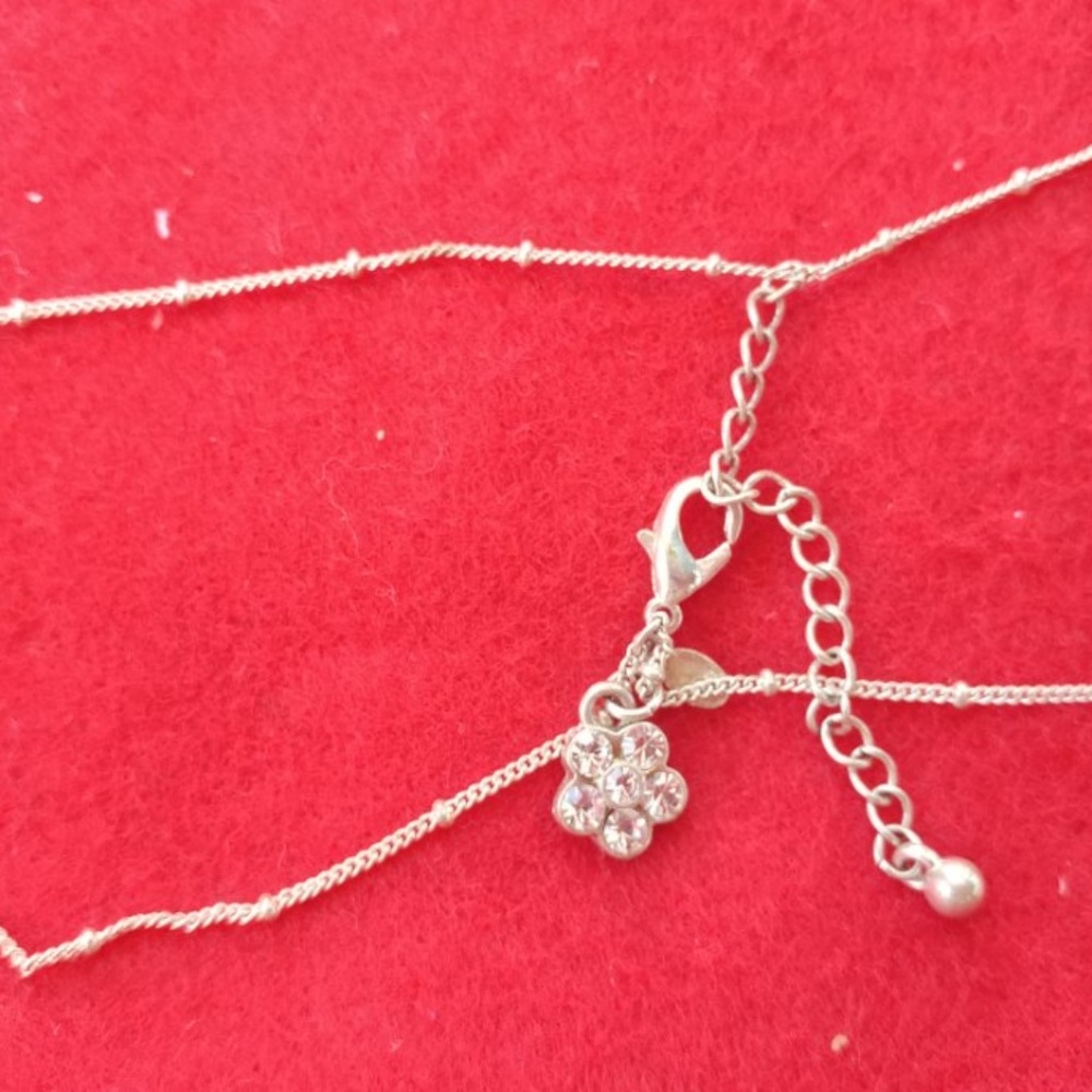 Cubic Zirconia flower silver necklace.